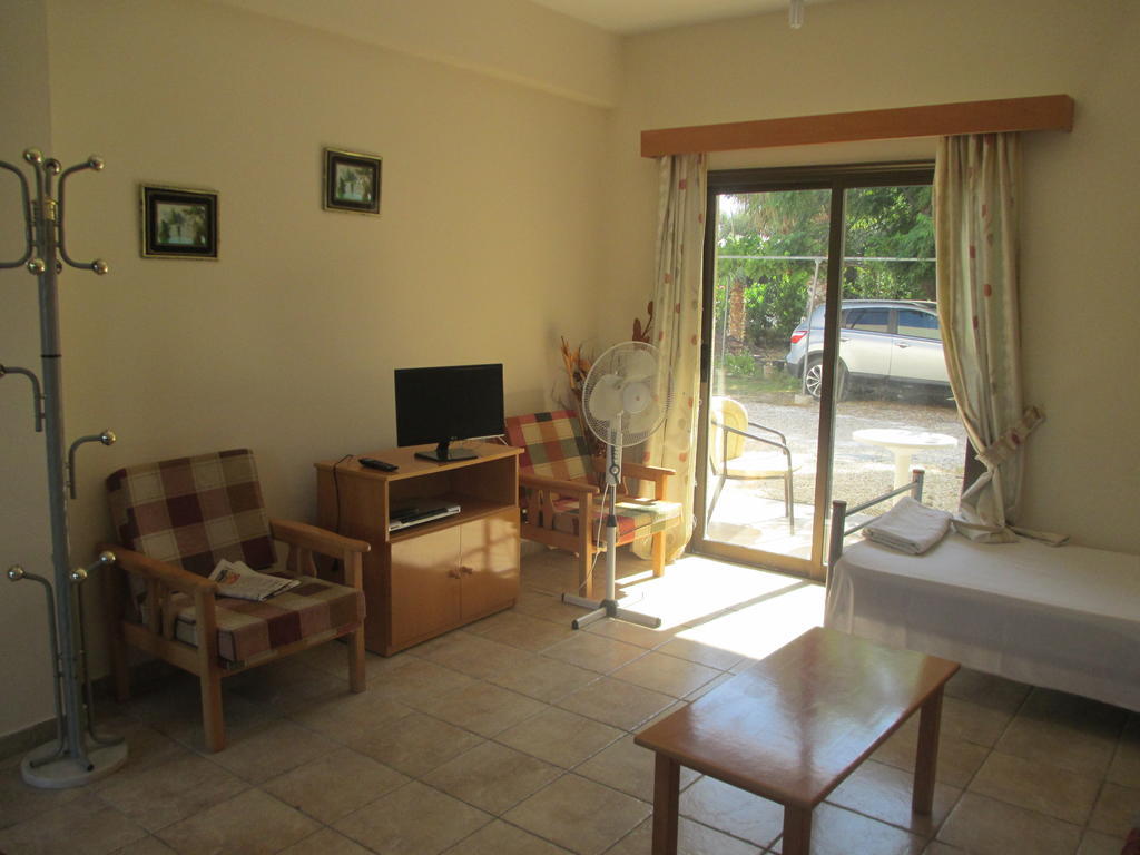 Anastasia Holiday Apartments Klorakas Bagian luar foto