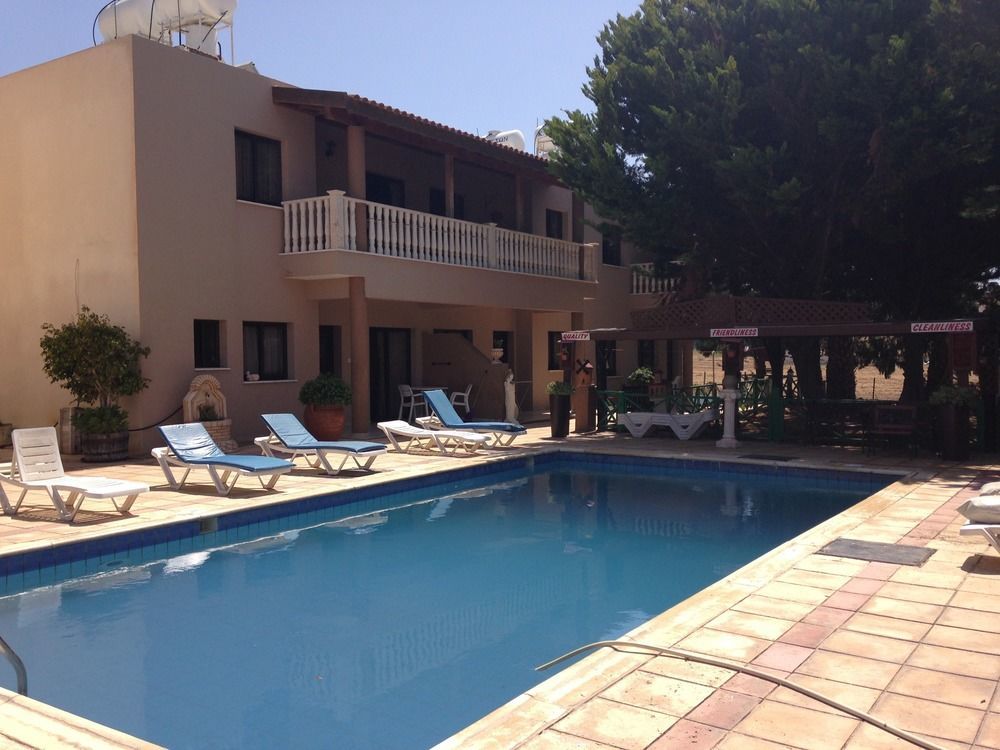 Anastasia Holiday Apartments Klorakas Bagian luar foto